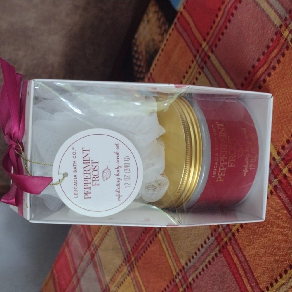 Leucadia exfoliating Body scrub set in Peppermint Frost, 12 oz jar